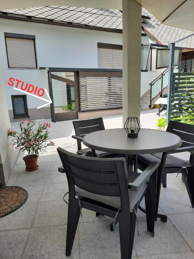 Studio Hisa Spuntar โบเว็ก ภายนอก รูปภาพ